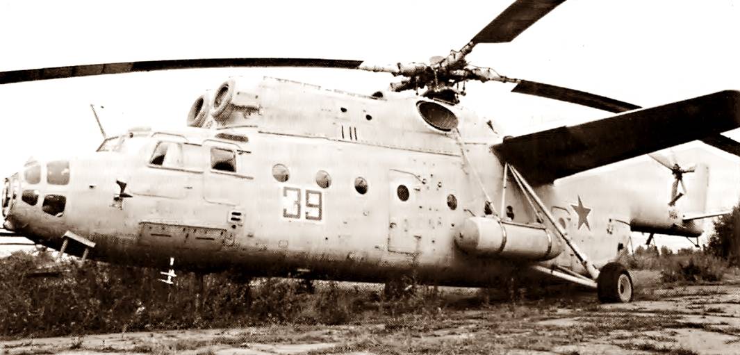 с 1954 года для перевозки грузов создан (Михаил Леонтьевич Миль) тяжелый десантно-транспортный вертолет Ми-6