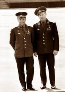 Леонов и Гагарин в молодости