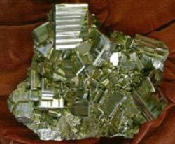 Пирит - образцы этого минерала были найдены в рюкзаках группы Дятлова
