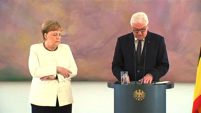 Меркель дрожит