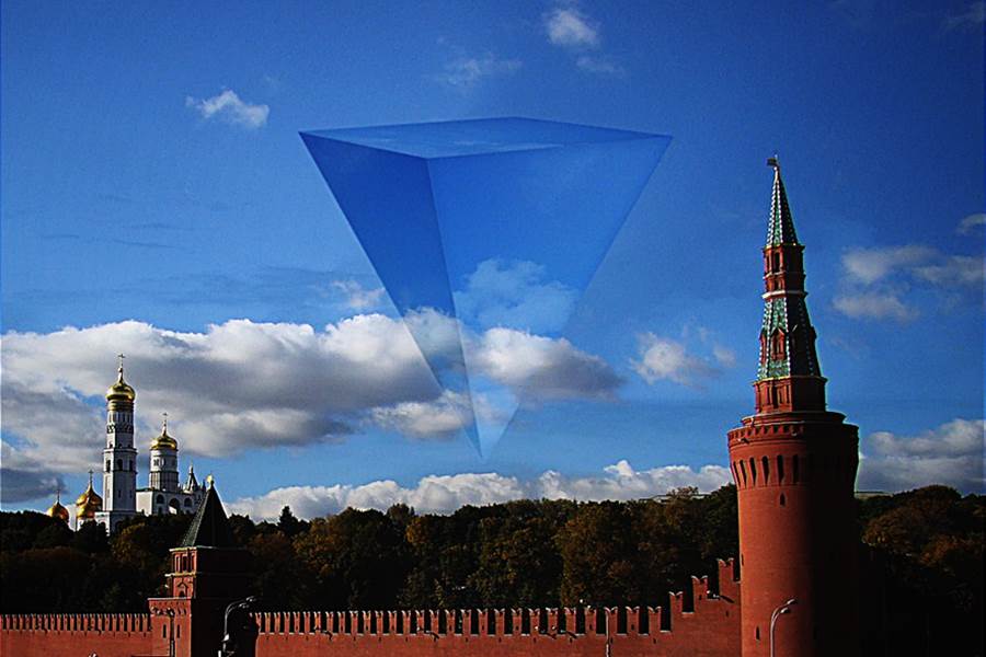 пирамидальный НЛО над Кремлём